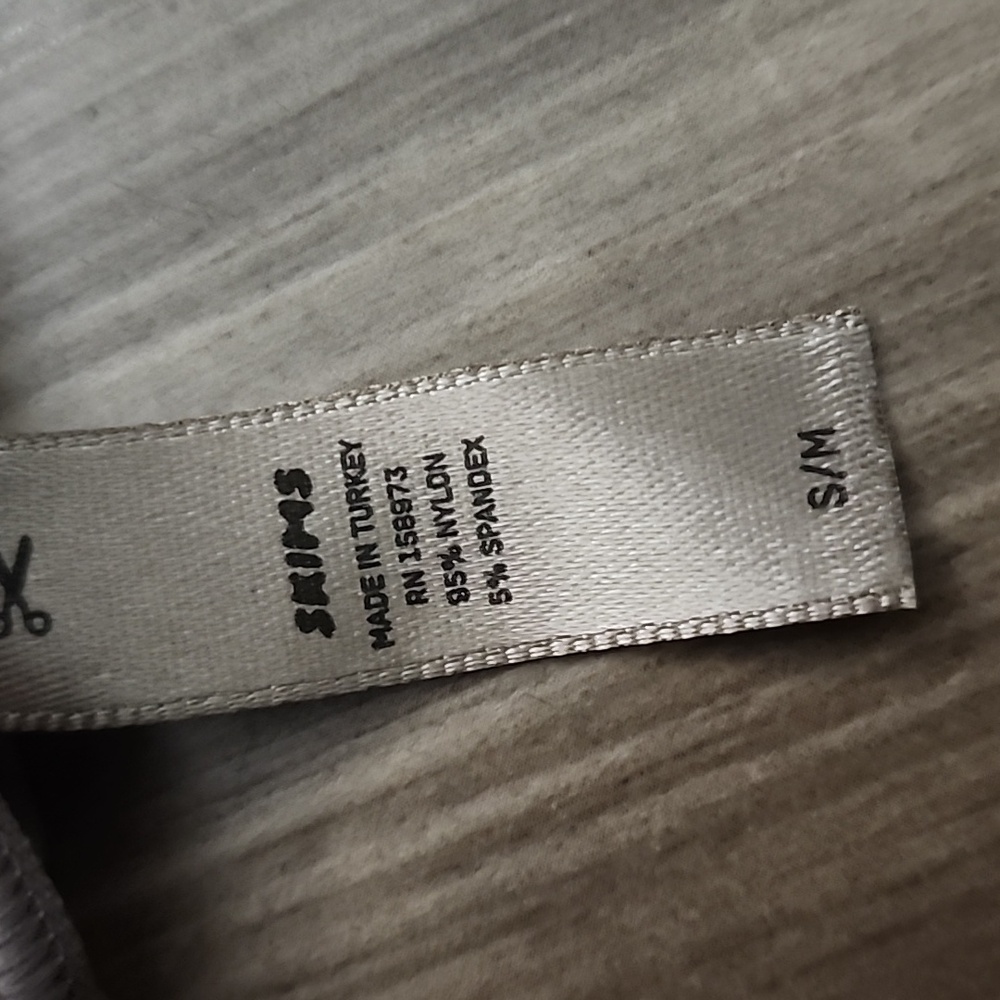 Good American Crew Neck Sleeveless Bodysuit - Picture 6 of 6